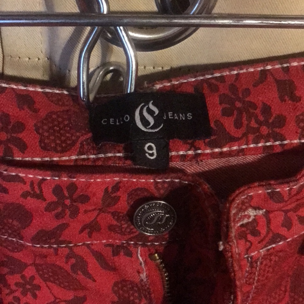 - Womans skinny jeans by cello jeans. Size 9 red with floral print - Picture 2 of 5